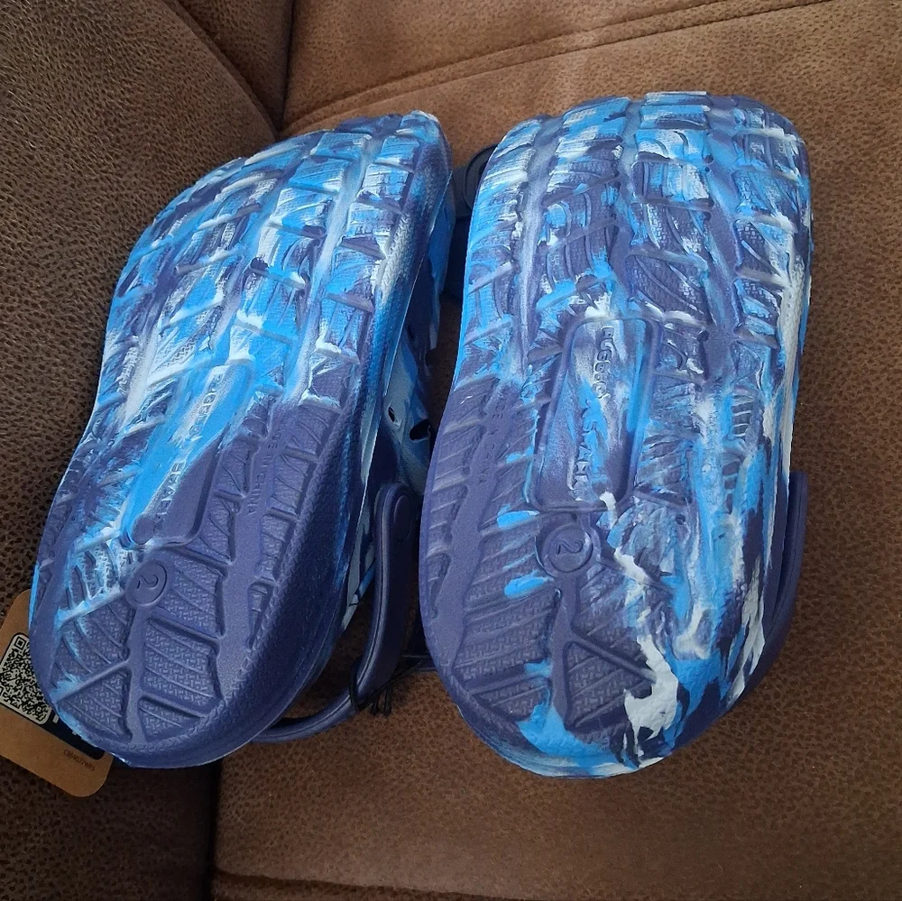 Rugged Shark Kids' Blue Tie-Dye Fleece-Lined Clog Size 2